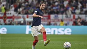 ▲法國教頭透露，中場主力球員拉比歐特（Adrien Rabiot）可望在冠軍賽歸隊。（圖／美聯社／達志影像）