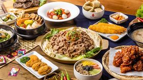 高麗園慶耶誕，著全套耶誕老人裝享受免費燒肉吃到飽。（圖／品牌業者提供）