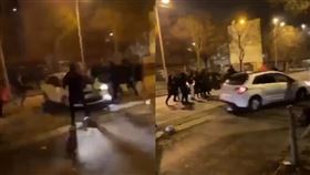 法國隊今天在2022卡達世界盃足球賽四強賽踢走摩洛哥隊，賽後在法國南部城市蒙貝列（Montpellier）對陣的雙方球迷卻發生憾事，一名14歲少年不慎遭一輛汽車輾過傷重不治。圖／推特