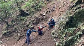 谷關七雄，屋我尾山，救援，6.2地震，峭壁，搜救人員(圖／翻攝畫面)