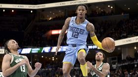 ▲莫蘭特（Ja Morant）只上場25分38秒就繳出25分、10籃板10助攻的「大三元」。（圖／美聯社／達志影像）