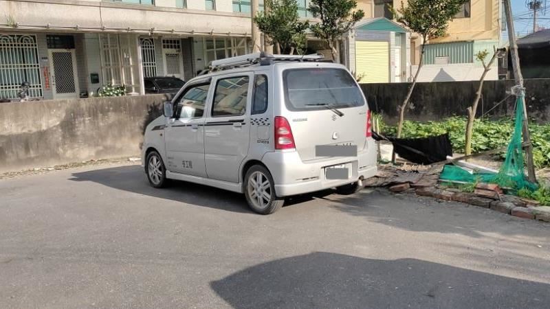 阿嬤不肯裝鐵門！庭院慘變「免費停車場」