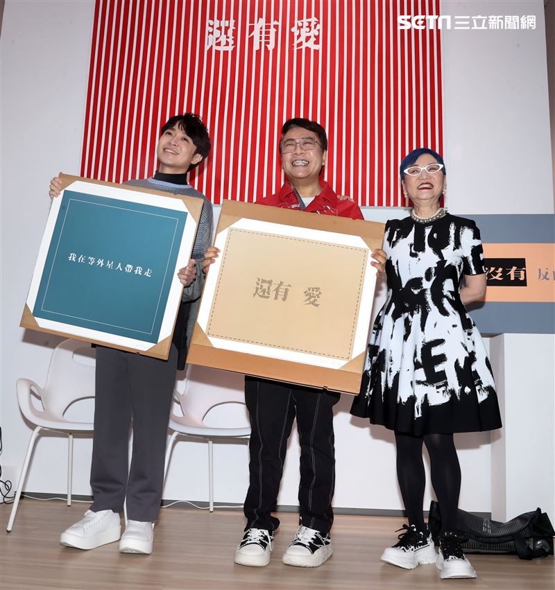 張小燕、吳青峰出席蔡康永創作展開幕。（記者邱榮吉/攝影）