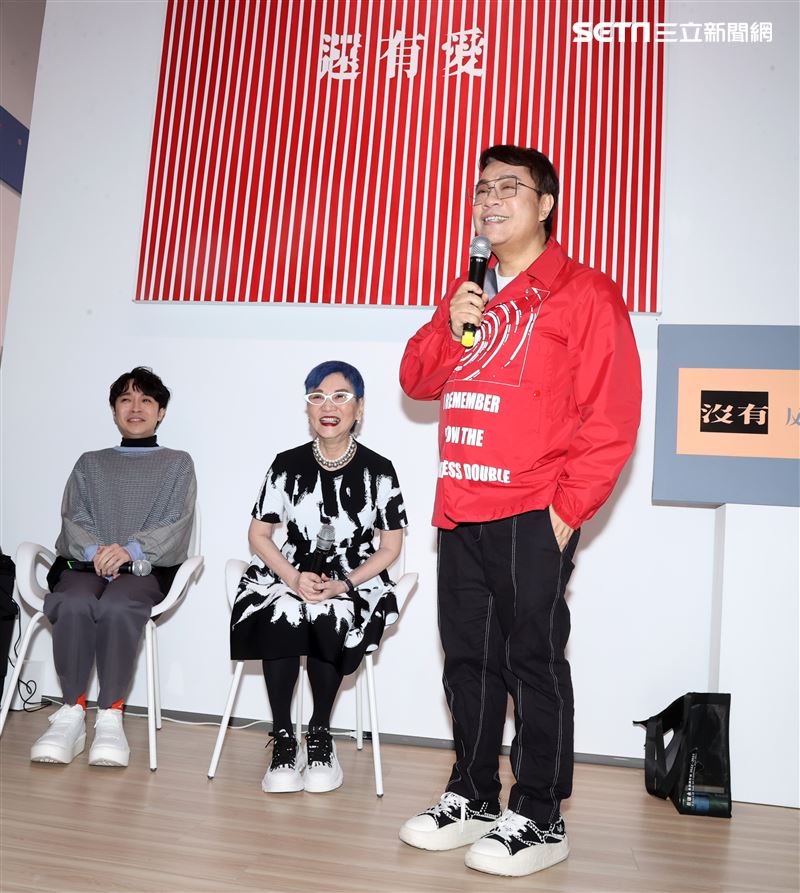 張小燕、吳青峰出席蔡康永創作展開幕。（記者邱榮吉/攝影）