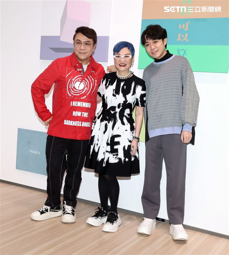 張小燕、吳青峰出席蔡康永創作展開幕。（記者邱榮吉/攝影）