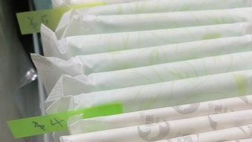 借衛生棉驚覺好友超省！一開抽屜驚見標價