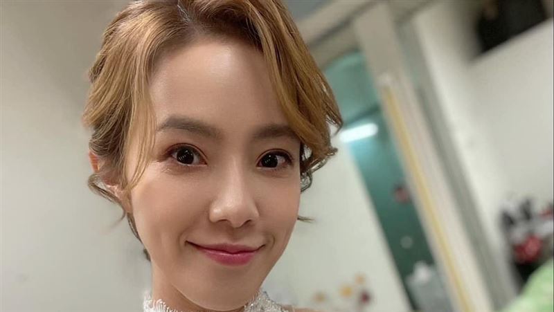 白蕾絲裸透遮不住　台8女神魔鬼身材看光