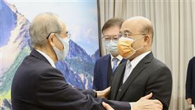 蘇貞昌接見大橋光夫（1）行政院長蘇貞昌（前右）16日在行政院接見日本台灣交流協會會長大橋光夫（前左）等一行，歡迎他們來訪台灣。中央社記者張皓安攝  111年12月16日