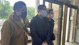 恐怖情人扯阿嬤看病！持槍恐嚇前女友討錢