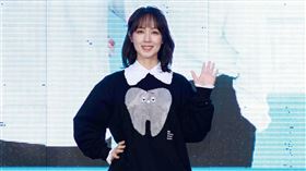 
▲《我的牙想你》鄭湋曄（左起）、許孟哲、張豐豪、周予天、余晉、吳岳擎、黃瀞怡（小薰）、虹茜、鄭心慈出席簽書見面會。（圖／結果娛樂提供）
