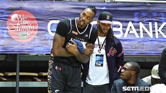 霍華德手感冰只得15分　身體也冷敷熱水袋