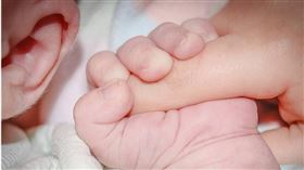 一名媽媽在昏迷中成功產女。（示意圖／pixabay）