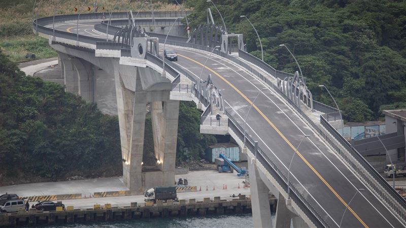 南方澳大橋通車　耗886天重建1／3在下雨