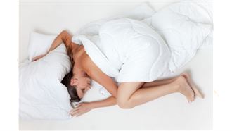 落枕先冷敷還是熱敷？骨科醫揭： 48小時內急救關鍵