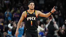 ▲布克（Devin Booker）飆生涯新高58分，是本季第2場得分破50的比賽。（圖／美聯社／達志影像）