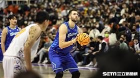 ▲高雄全家海神洋將庫薩斯（Mindaugas Kupsas）罰球。（圖／記者劉彥池攝影）