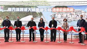 行政院長蘇貞昌今（18）日出席「南方澳跨港大橋重建工程」通車祈福典禮。（圖／行政院提供)