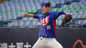 眼傷苦熬不放棄  大理陳子傑富邦U18先發勝2022新北富邦國際城市U18棒球邀請賽開打，台北市大理高中陳子傑眼傷苦熬近3年，始終堅持棒球夢，18日為高中時期首度登板先發，主投4局失1分，拿下勝投。中央社記者謝靜雯攝  111年12月18日