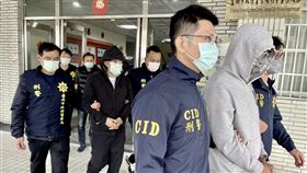 學甲槍擊案  警先後逮7人續追逃亡主嫌台南檢警偵辦11月10日發生的學甲區槍擊案，已先後拘提7人到案並釐清大致犯罪架構，17日訊後移送其中3人，主嫌擁槍逃亡中，正循線斬斷金援圍捕。（台南市警察局提供）中央社記者楊思瑞台南傳真  111年12月18日