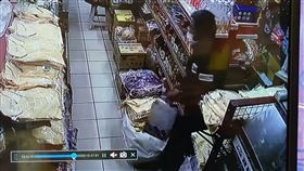 苗栗，洋酒大盜，28歲朱姓慣竊，共犯，一搭一唱，超商(圖／翻攝畫面)