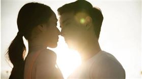 只親親但禁戀愛！交「嘴友」成中國年輕人新潮流（示意圖／xFrame）