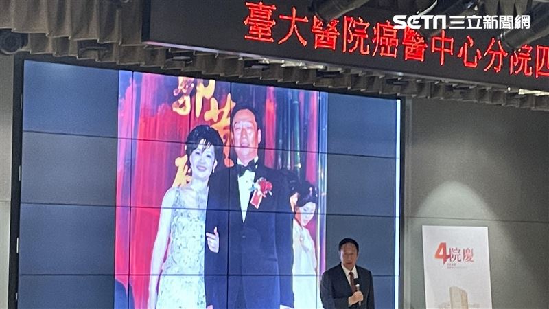 亡妻逝世17年！郭董拋合影嘆已隨太太離去