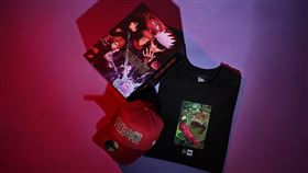 視覺領域展開！《New Era X 咒術迴戰》聯名再現吃手指名場面。（圖／品牌業者提供）
