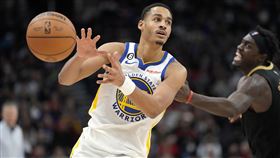 ▲波爾（Jordan Poole）（左）猛飆43分6助攻創下生涯新高，命中率也寫新高，率隊取勝。（圖／美聯社／達志影像）