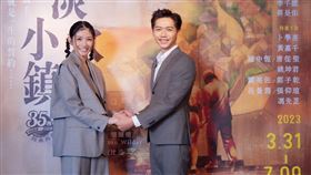 李千娜（左）和蔡旻佑（右）飾演男女主角。（圖／果陀劇團提供）