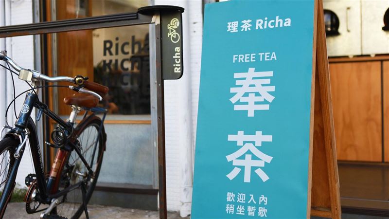手搖飲店出招！用「奉茶」找回台灣人情味