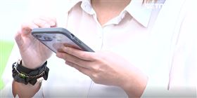 ▲滑手機（圖／新聞台）