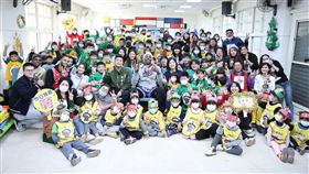 ▲「魔獸」Dwight Howard（霍華德）捐贈腳踏車。（圖／桃園永豐雲豹球團提供）