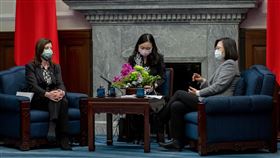 蔡英文總統今（20）日接見歐洲議會國貿委員會（INTA）代表團。（圖／總統府提供)