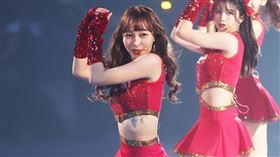 ▲林襄與樂天女孩成員受邀，一起站在小巨蛋熱舞。（圖／翻攝自林襄IG）