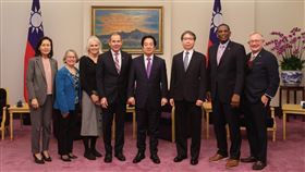 賴副總統接見美國眾議員匡希恆訪問團副總統賴清德（右4）20日接見美國聯邦眾議員匡希恆訪問團，他提到，讓台美合作雙贏，持續繁榮。（總統府提供）中央社記者葉素萍傳真  111年12月20日