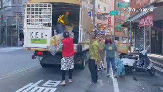 寶特瓶灑一地民眾氣炸　回收人員：故意的