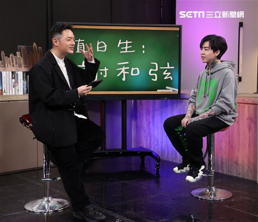 謝和弦、莉婭小記者大明星錄影。（記者邱榮吉/攝影）