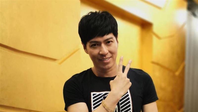 紅孩兒第一帥爆11年婚變　夜奔她香閨被拍