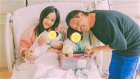 ▲徐佳瑩幽默宣布自己產女，近日也曬出一家四口的溫馨合照。（圖／翻攝自徐佳瑩臉書）