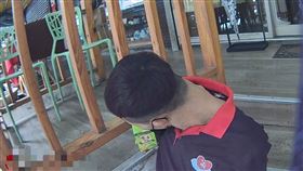 北市婦人遭假檢警詐騙，21歲吳姓車手遭逮捕時還嬉鬧要求喝麥香綠茶。（圖／記者李依璇翻攝）