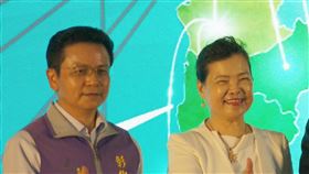 台電彰一開閉所啟用  蘇貞昌、王美花出席全國首座離岸風電併網基地－台電彰一開閉所21日啟用，將協助彰化外海離岸風電業者發出的電力併入全國電網，行政院長蘇貞昌（中）、經濟部長王美花（左2）、彰化縣副縣長洪榮章（左）等出席啟用典禮。中央社記者吳哲豪彰化攝  110年11月21日