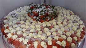 ▲新北市新莊知名「日月香蛋糕店」，超人氣草莓蛋糕，曾經是許多饕客的最愛。（圖／翻攝日月香蛋糕店臉書）