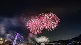 淡水煙火，跨年煙火
圖/新北旅客臉書
https://www.facebook.com/ntctour/posts/pfbid0aowLJBuUtoVTnWcS5Efk1wxNmJZxsAEJ21Rczce1xkKjHhAf29UMxBVpadgPVFGwl