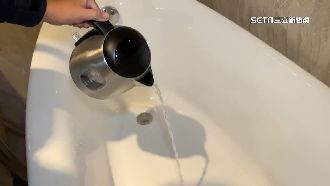 住飯店沒熱水可用！旅客「水壺取水」洗澡