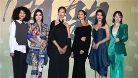 蔡振南、高捷、喜翔、龍天翔、王識賢、孫鵬、鄭人碩、王陽明、黃尚禾、張再興、吳震亞、唐振剛、黃騰浩、施名帥、懷秋、是元介「角頭」影集開鏡。（記者邱榮吉/攝影）