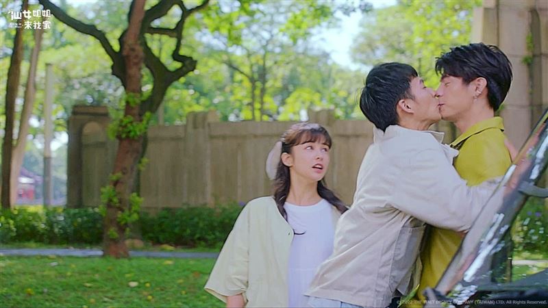 吳念軒有情人終成眷屬　最後一吻香蕉助興