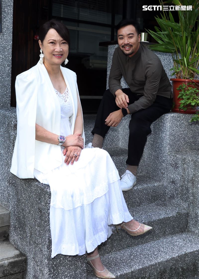 「花路阿朱媽」何書銘（導演）、洪慧芳（女主角）。（記者邱榮吉/攝影）