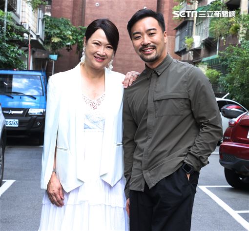 「花路阿朱媽」何書銘（導演）、洪慧芳（女主角）。（記者邱榮吉/攝影）