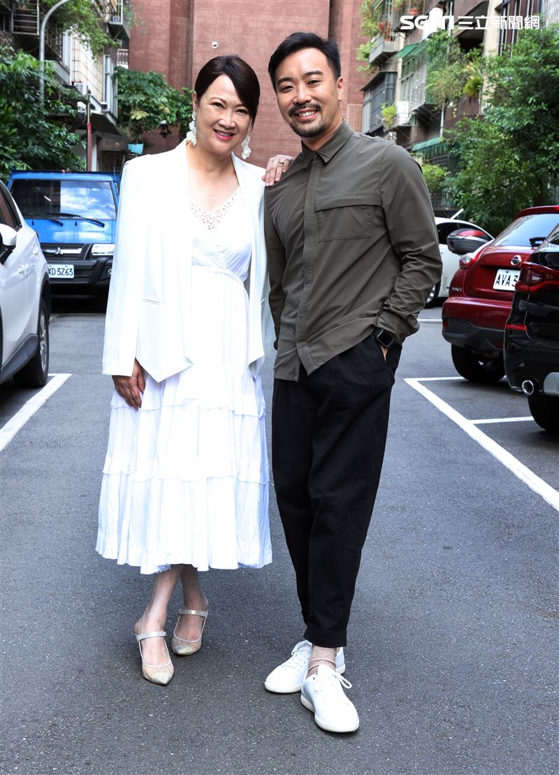 「花路阿朱媽」何書銘（導演）、洪慧芳（女主角）。（記者邱榮吉/攝影）