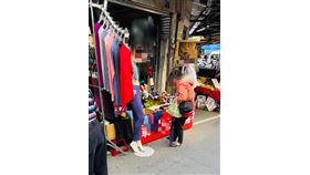 逛菜市場沒買發熱褲…她被老闆罵「爛人」！價格曝光　網炸鍋：真敢賣